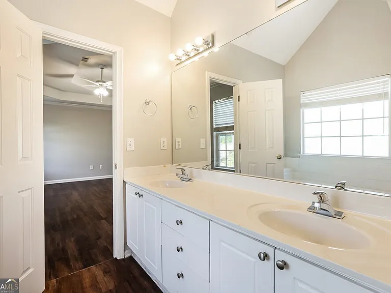 5929 Rosie Ln SE — Photo 10