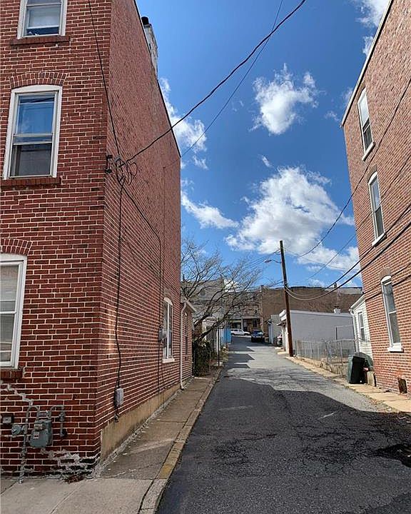 2nd image of 738 N Meadow St