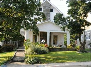 521 E Manoa Rd, Havertown, PA 19083