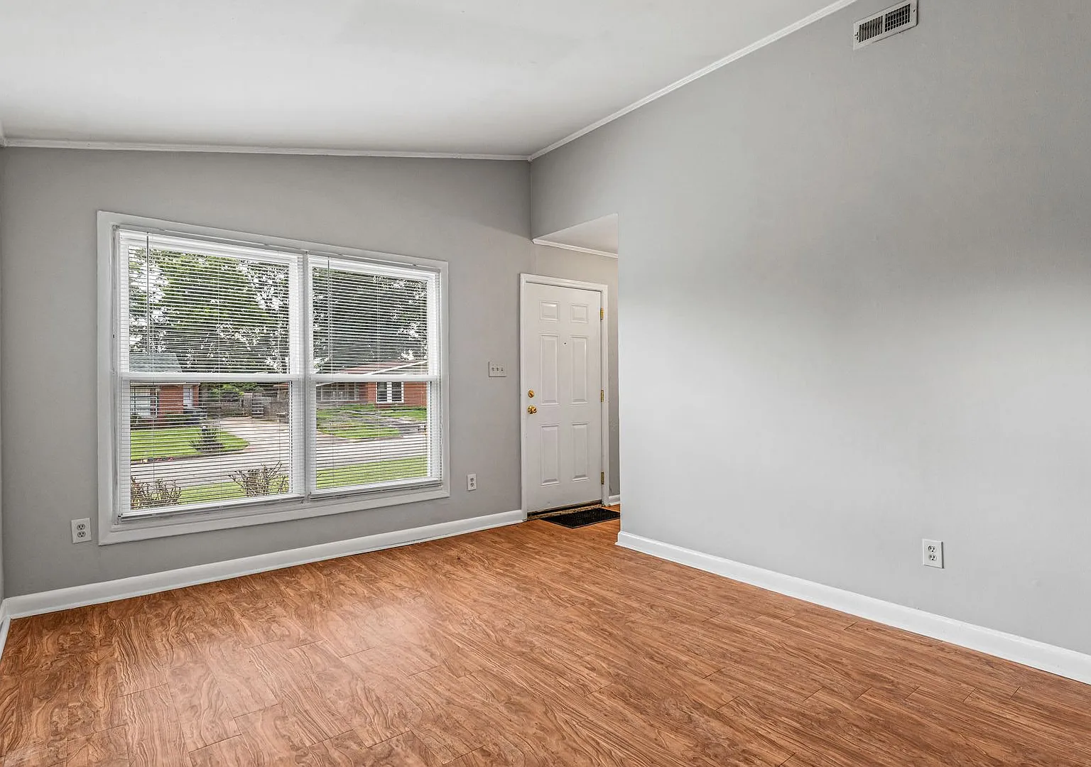 NE Desirable Neighborhood, Brick Home, Wood/Laminate Flooring, Vaulted Ceilings, Carport, Fenced! — Photo 2
