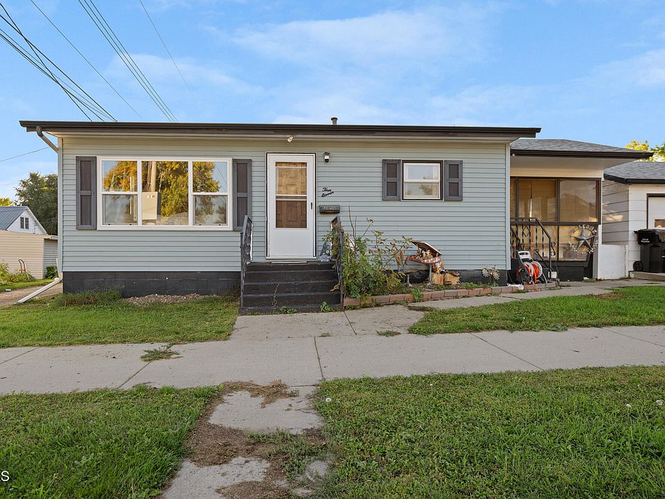 1st image of 311 9th Ave W