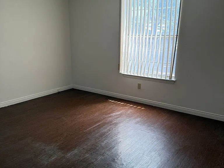 3823 S Maryland Pkwy #T5 — Photo 20