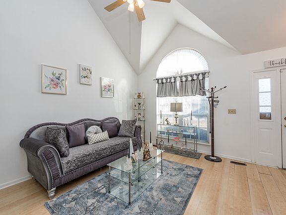 5th image of 1865 Canterbury Ct