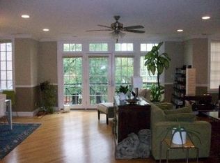 828 W Aldine Ave, Chicago, IL 60657