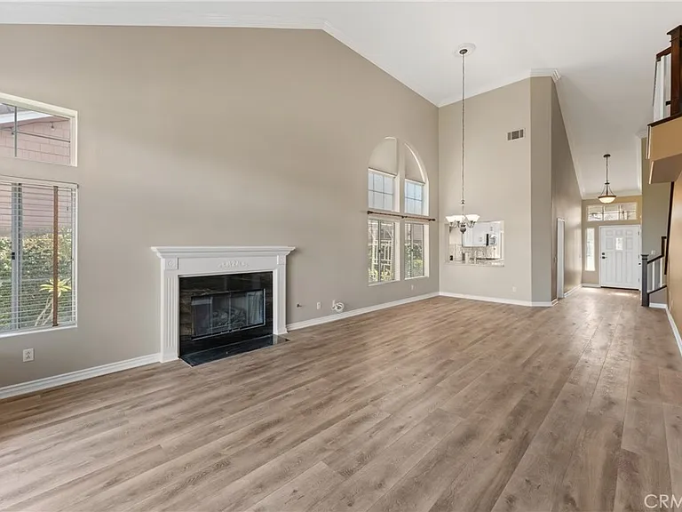 6430 Regents Ct — Photo 9