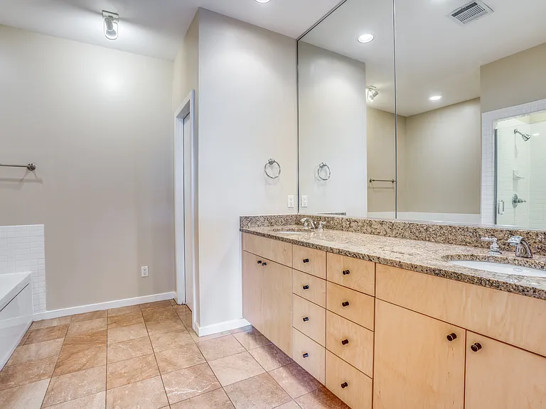4100 Travis St #8 — Photo 20