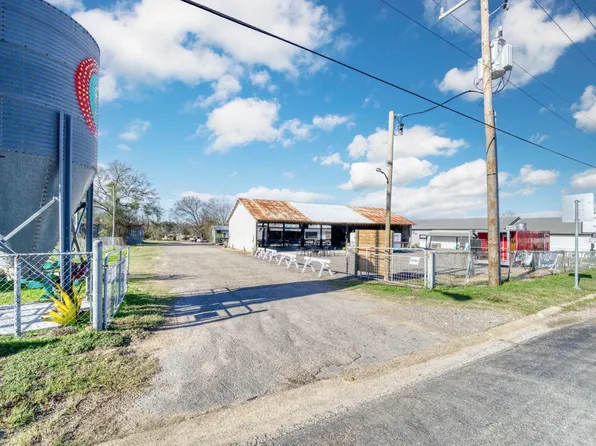 710 S May St, Madisonville, TX 77864