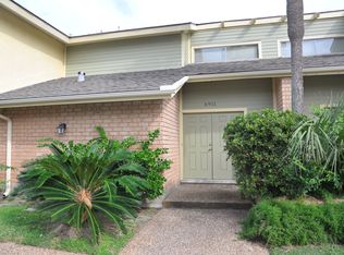 6911 Weiss Dr, Galveston, TX 77551