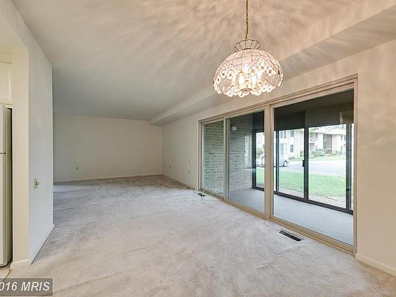 5th image of 3624 Gleneagles Dr APT 1A