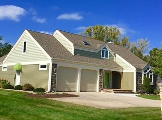 12141 N Mohican Dr, Syracuse, IN 46567