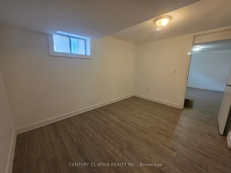 19 Meadowview Ave #LOWER — Photo 4