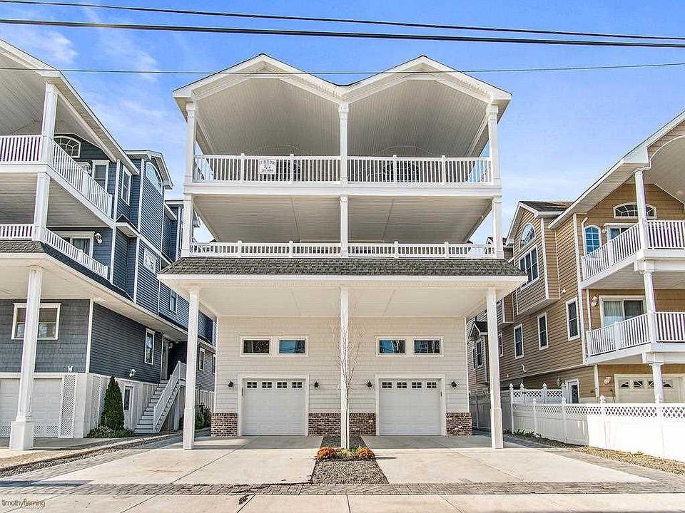 1st image of 132 47th St W #Sea