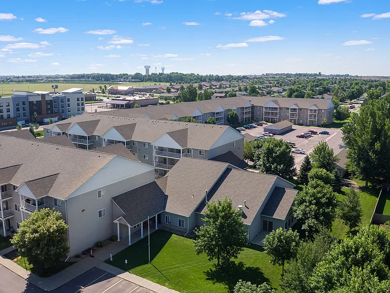 Platinum Valley Apartments — Photo 24