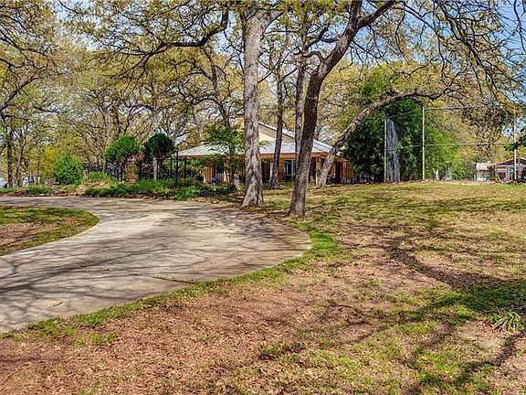 3rd image of 1015 Crepe Myrtle Ln