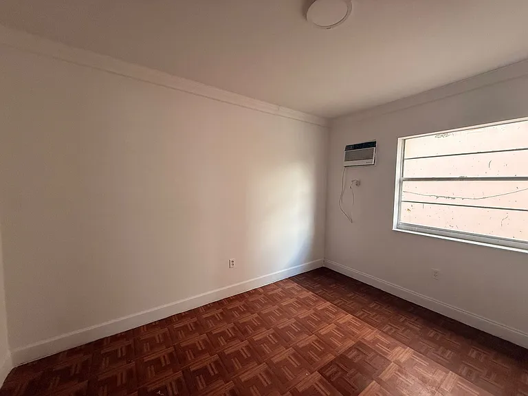 1043 NW 2nd St #8 — Photo 13
