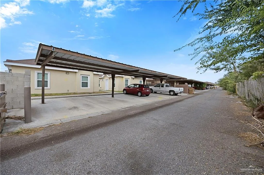 2 bed, 2.0 bath, 3780 sqft, $900 — Photo 4