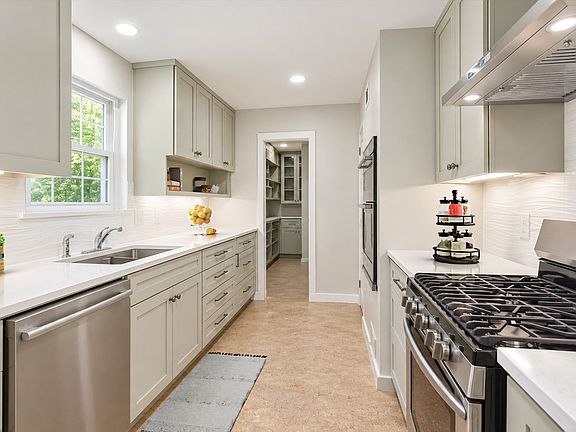 5th image of 6150 Berwyn Ln