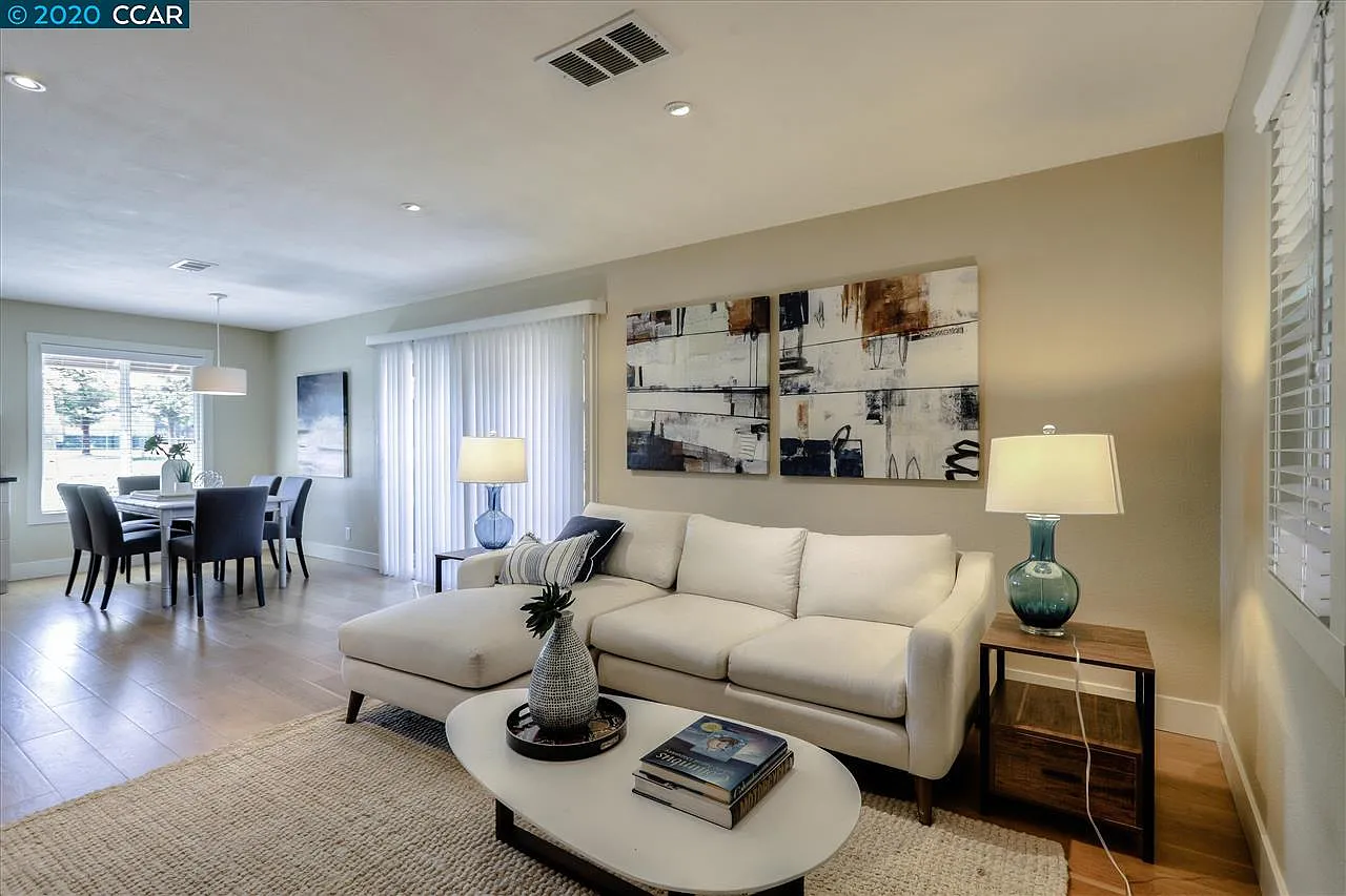 3 bed, 1086 sqft, $3,300 — Photo 3