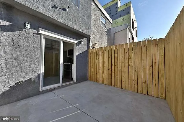 2044 Mountain St — Photo 6