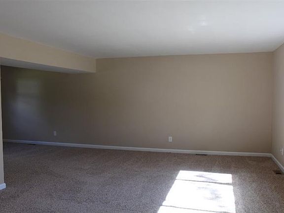 4th image of 1057 Wollenhaupt Dr