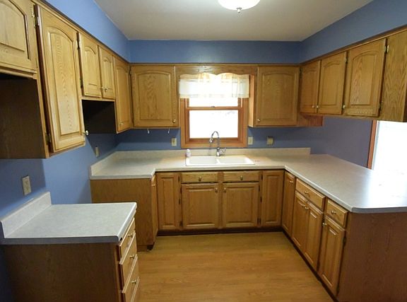 2nd image of 114 Klompen Ct