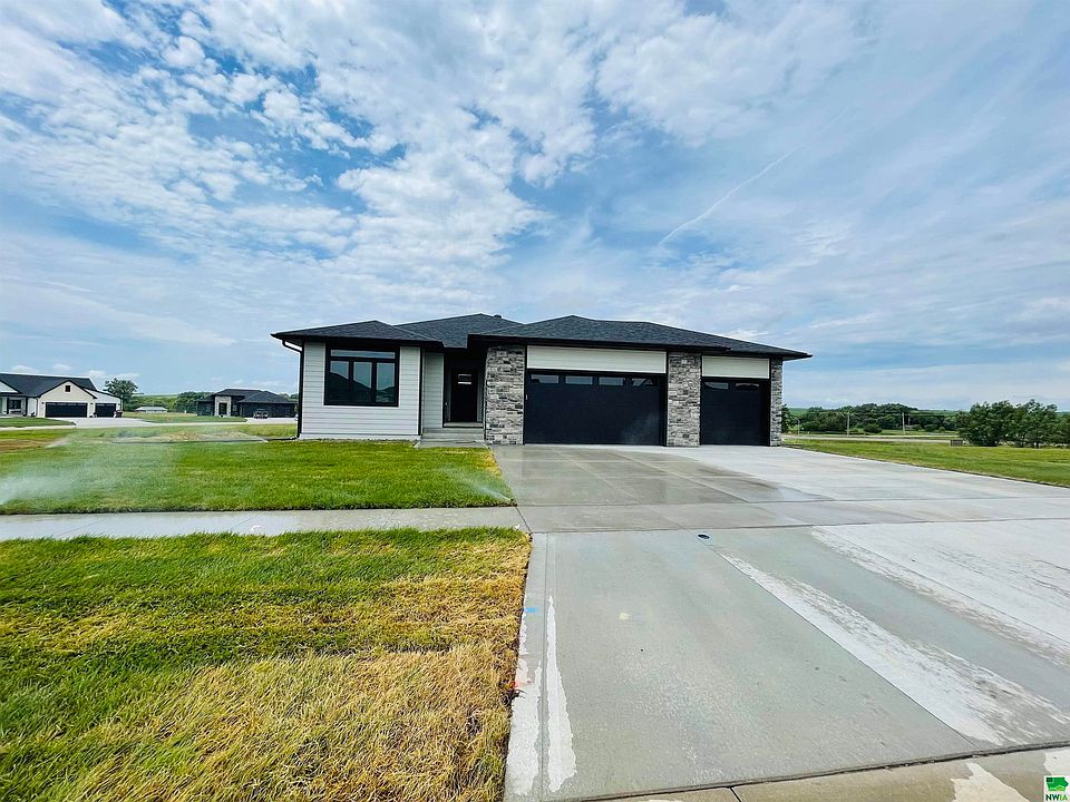 1st image of 815 Paige Pl