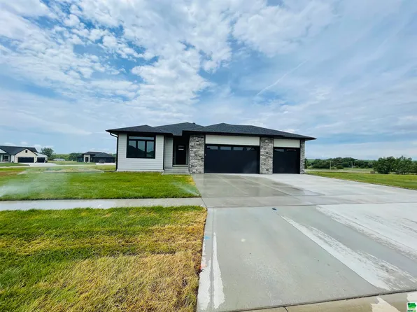 815 Paige Pl, Moville, IA 51039