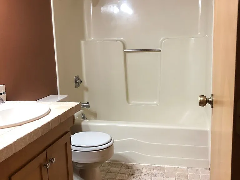 2250 Dorchester Dr S — Photo 18