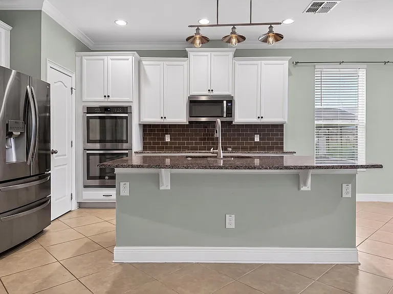 2062 Redbay Ave — Photo 2