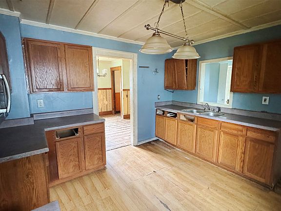 3rd image of 109 West St