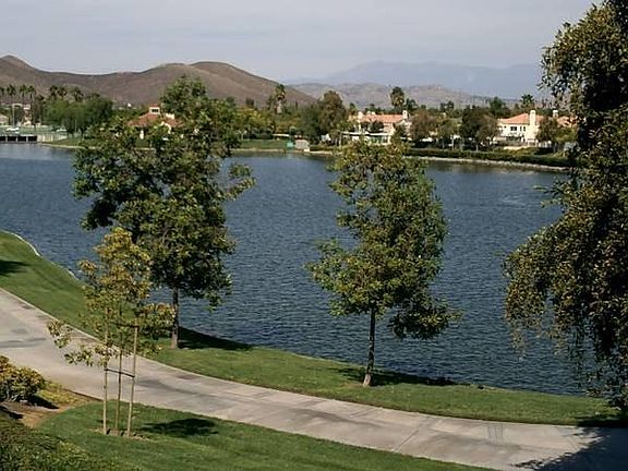 HOA Lake