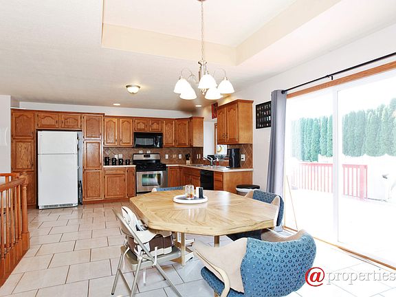 Kitchen / Breakfast Room