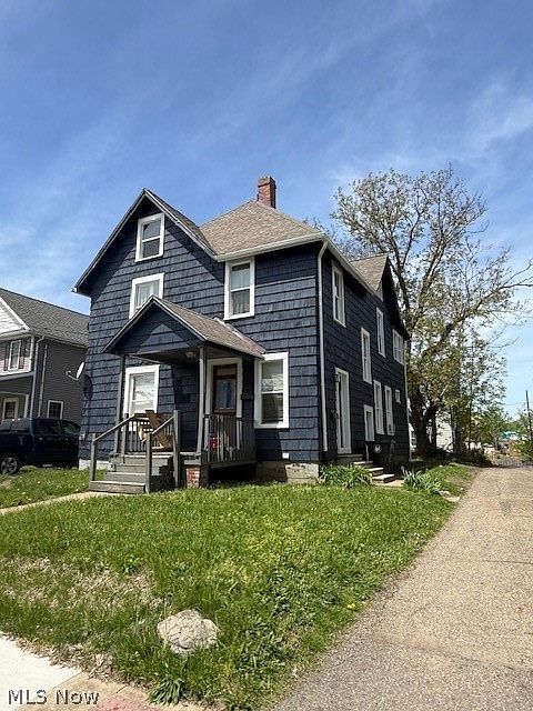 2nd image of 923 10th St NW