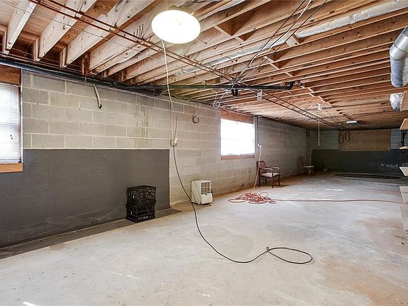 5th image of 3639 Golfbrook Ct SE