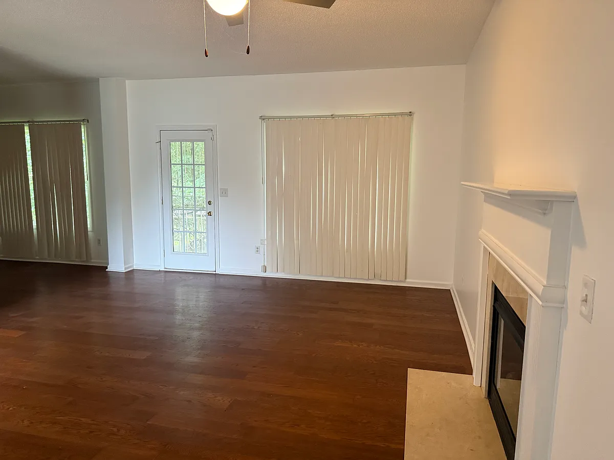 Building Photo - 1132 Cliftwood Dr