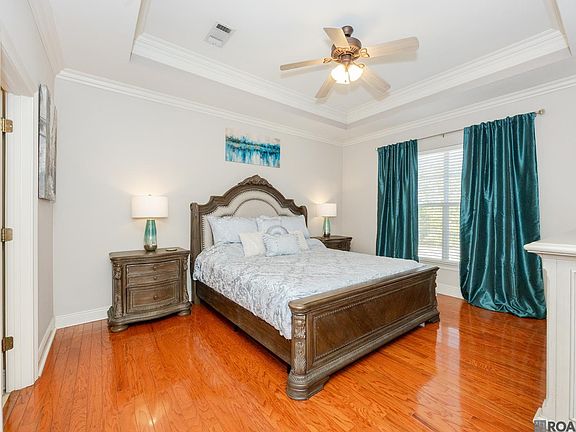 5th image of 18377 Three Bars Dr