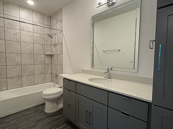 Bathroom 1 (attached to Bedroom 1)