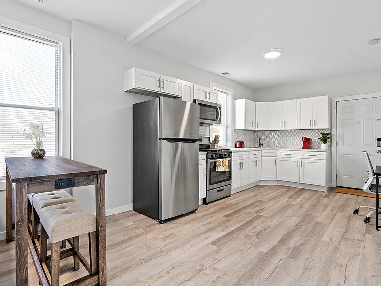 1226 W 31st Pl #3R — Photo 6