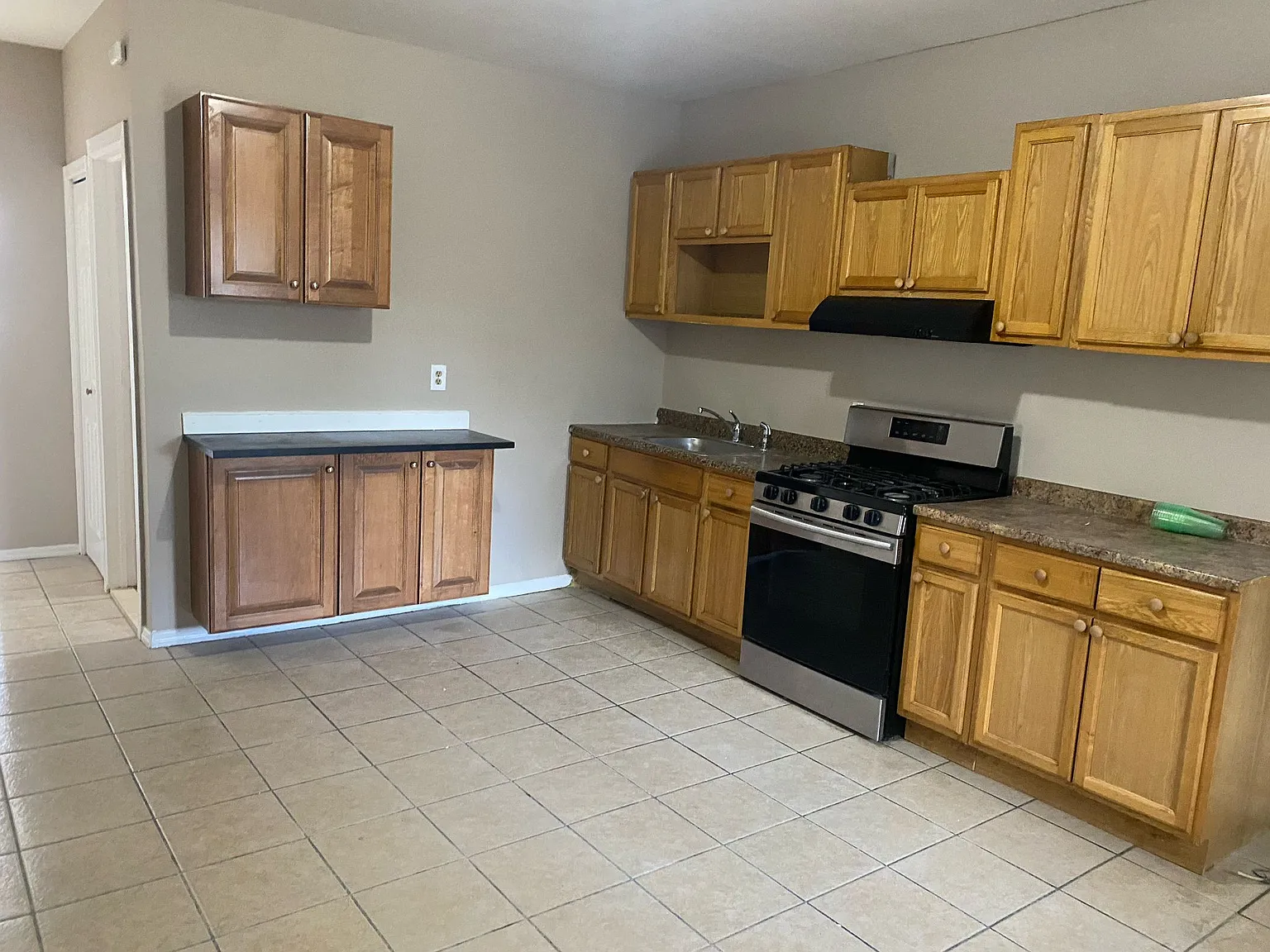 2 bed, 1200 sqft, $1,900 — Photo 2