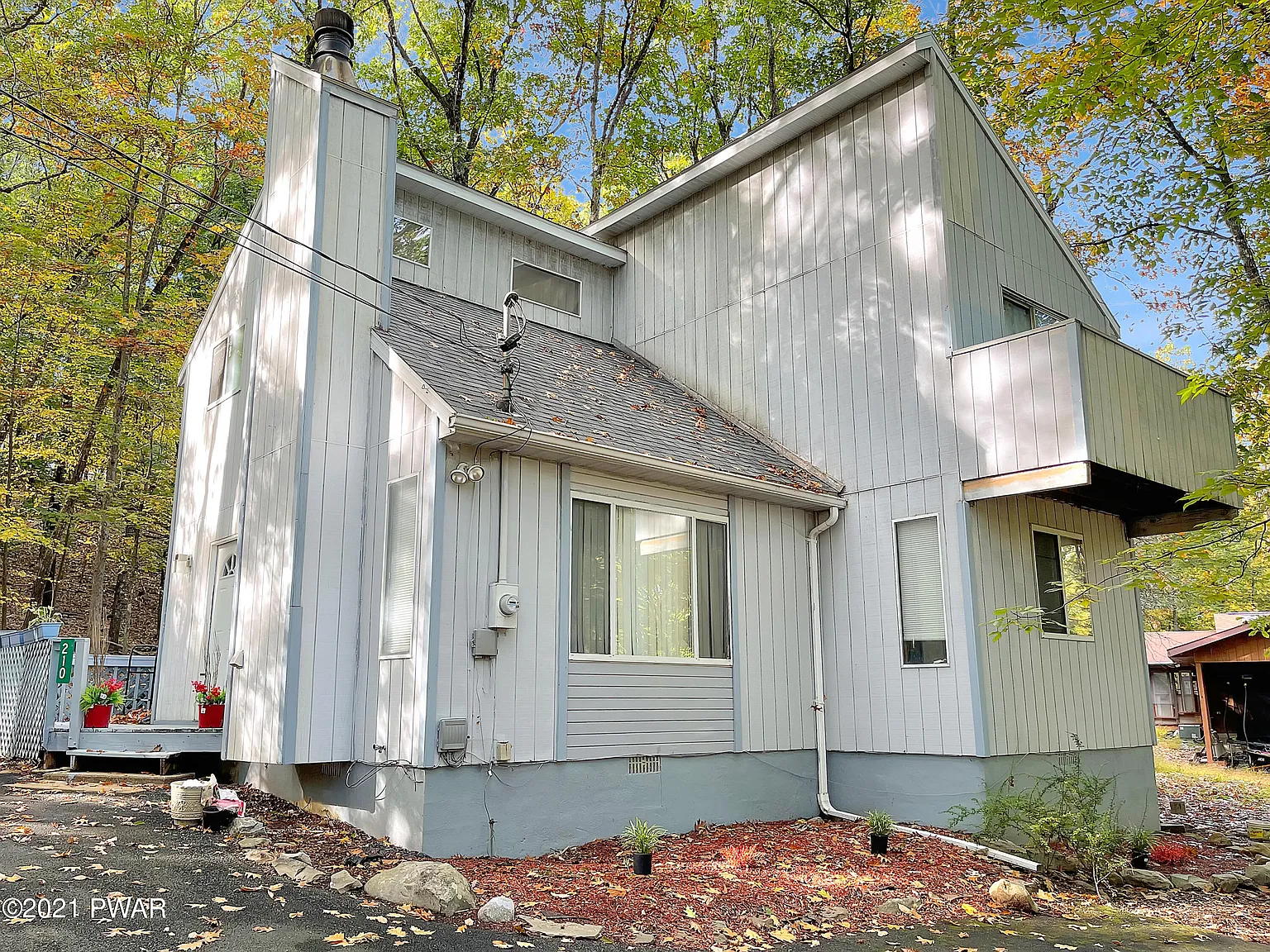 210 Bellingham Dr photo 1