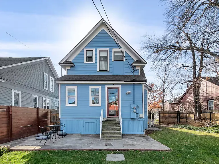 1216 W Franklin St — Photo 2