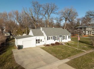 2104 Rainbow Dr, Cedar Falls, IA 50613