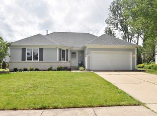 1110 Emerald Dr, Aurora, IL 60506