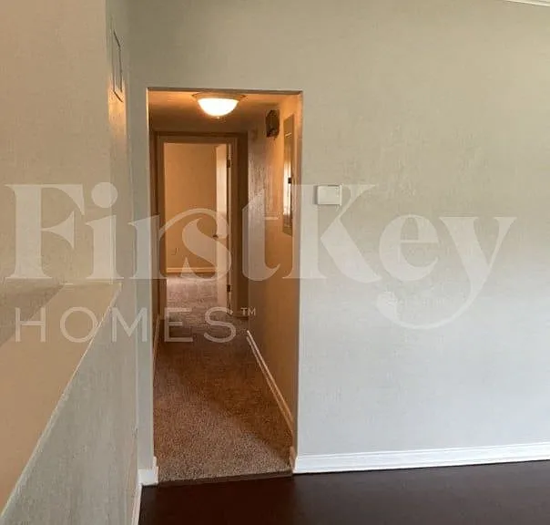 1324 N Powers Dr — Photo 5