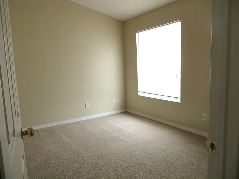 2nd bedroom
12' x 10'