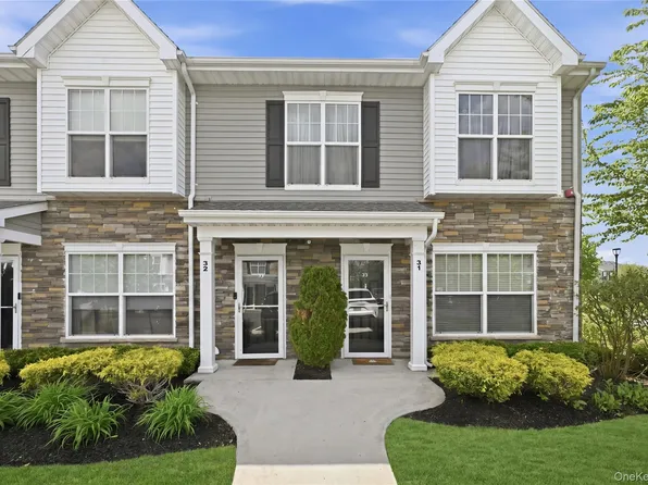 32 Weatherby Lane #32, Central Islip, NY 11722