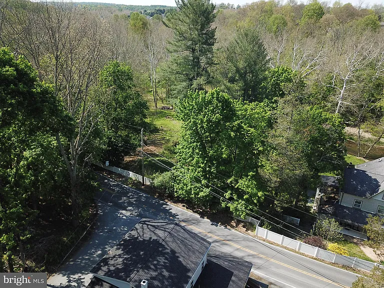 798 Creek Rd #2 — Photo 3