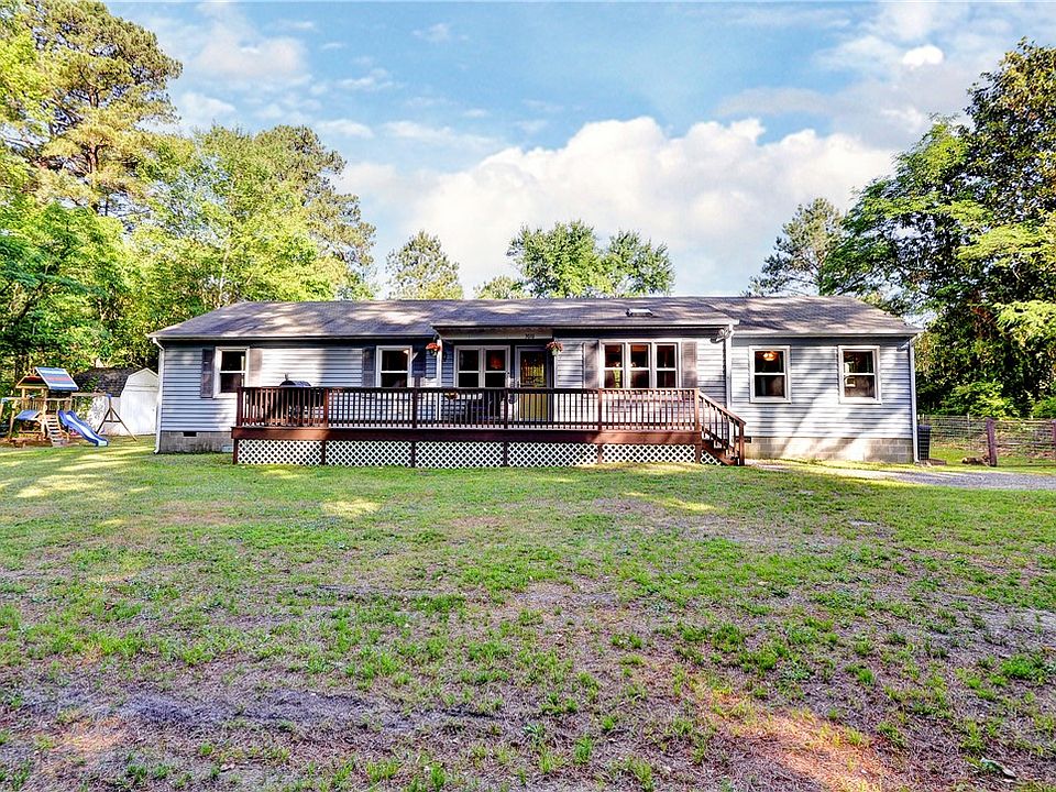 1st image of 3076 Browns Bay Rd