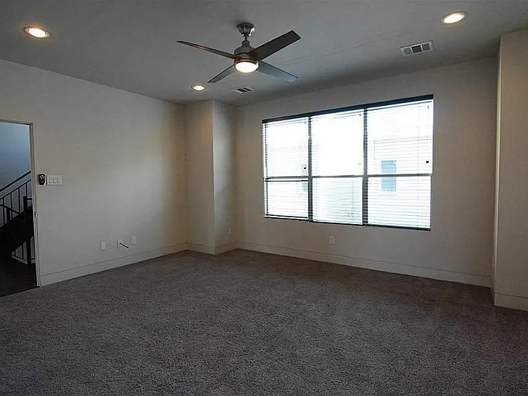 4708 Crawford St — Photo 14