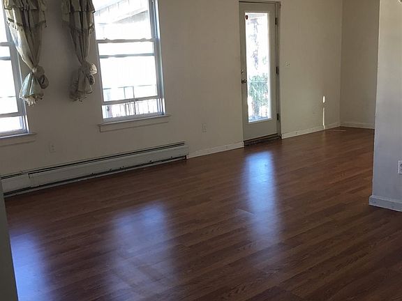 3rd image of 304 Arlington Ave #2